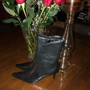 NWOB Hilliard & Hanson black leather ankle boots 8